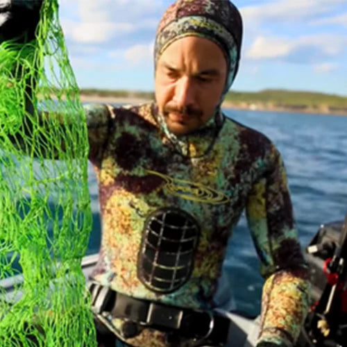 Diving for Eastern Rock Lobster in Sydney